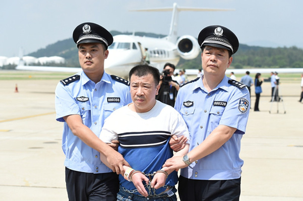 楊秀珠弟弟楊進(jìn)軍被美國(guó)強(qiáng)制遣返回中國(guó)