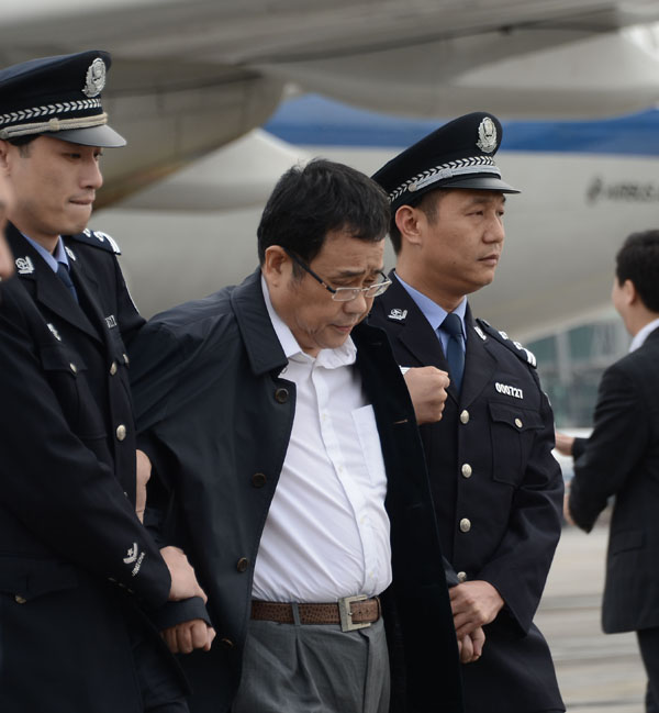 李華波在新加坡出獄后被遣返回國(guó)