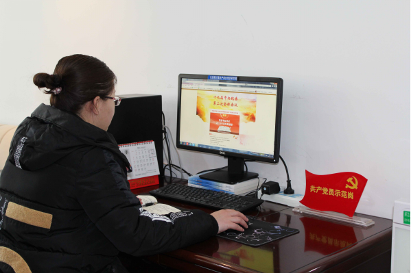 全面貫徹黨的十九大精神,重整行裝再出發(fā),以永遠(yuǎn)在路上的執(zhí)著把全面從嚴(yán)治黨引向深入,開創(chuàng)全面從嚴(yán)治黨新局面,各地黨員干部第一時(shí)間認(rèn)真學(xué)習(xí)習(xí)近平總書記重要講話精神,廉政新聞