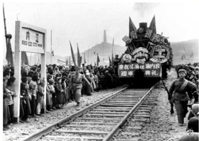 1952年7月1日，在成渝鐵路全線通車慶祝大會上，開出的彩車